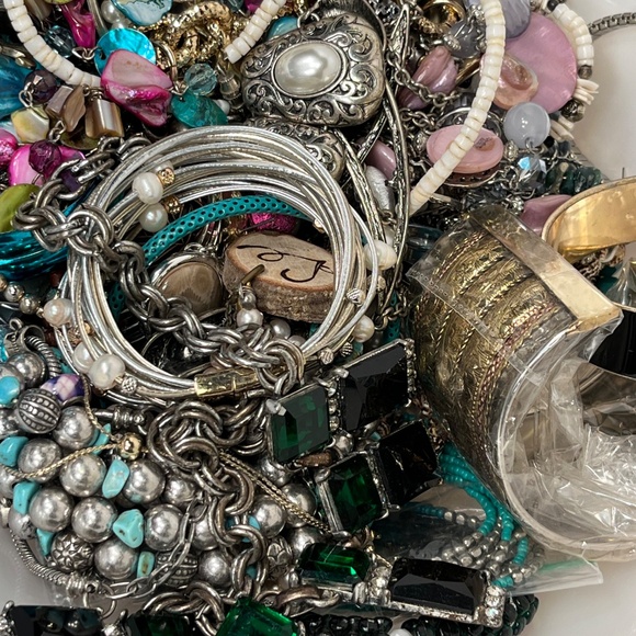 Vintage to Modern Jewelry Lot All Wearable, Resell -No Junk- 4 pounds - See Pics - Picture 2 of 9